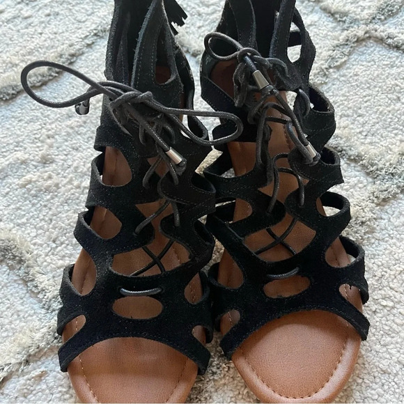 Minnetonka Sandals Black Suede Leather Gladiator Low Wedge Zip 71605 9 - Picture 7 of 10